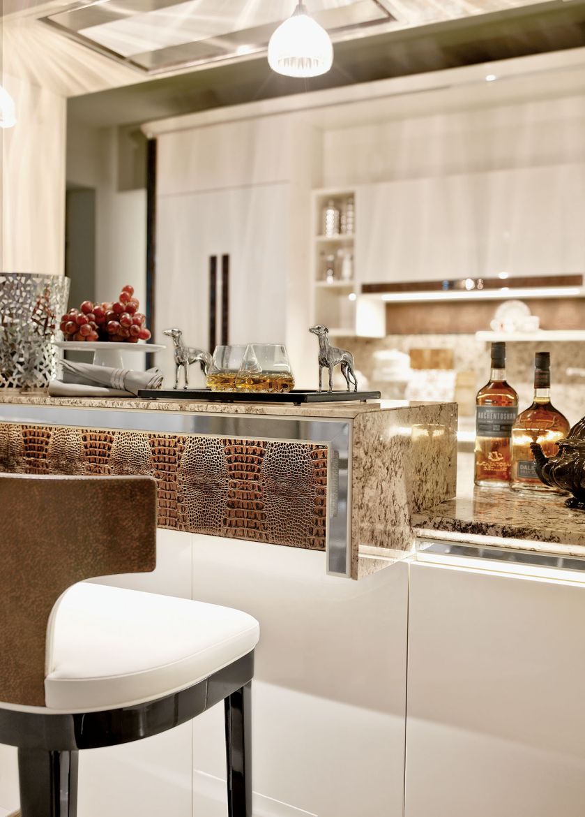 Lucille, florencecollections.it. Wokół blatu