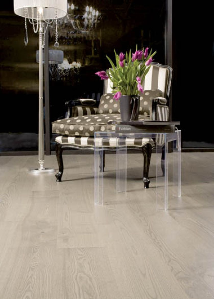 Jesion Ginger Root pomalowany szarą bejcą. BALTIC WOOD