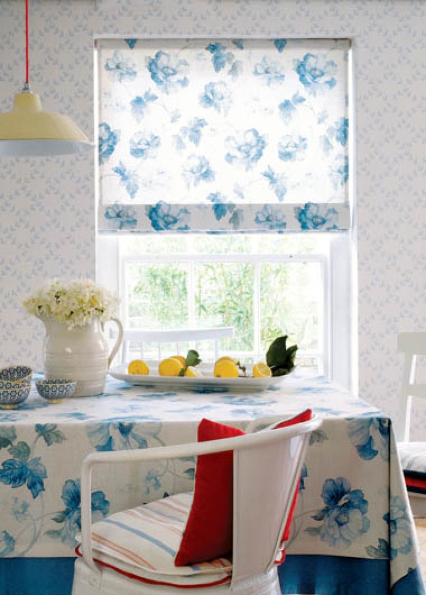 Roleta i obrus z tej samej tkaniny. Kolekcja Fairhven. JANE CHURCHILL