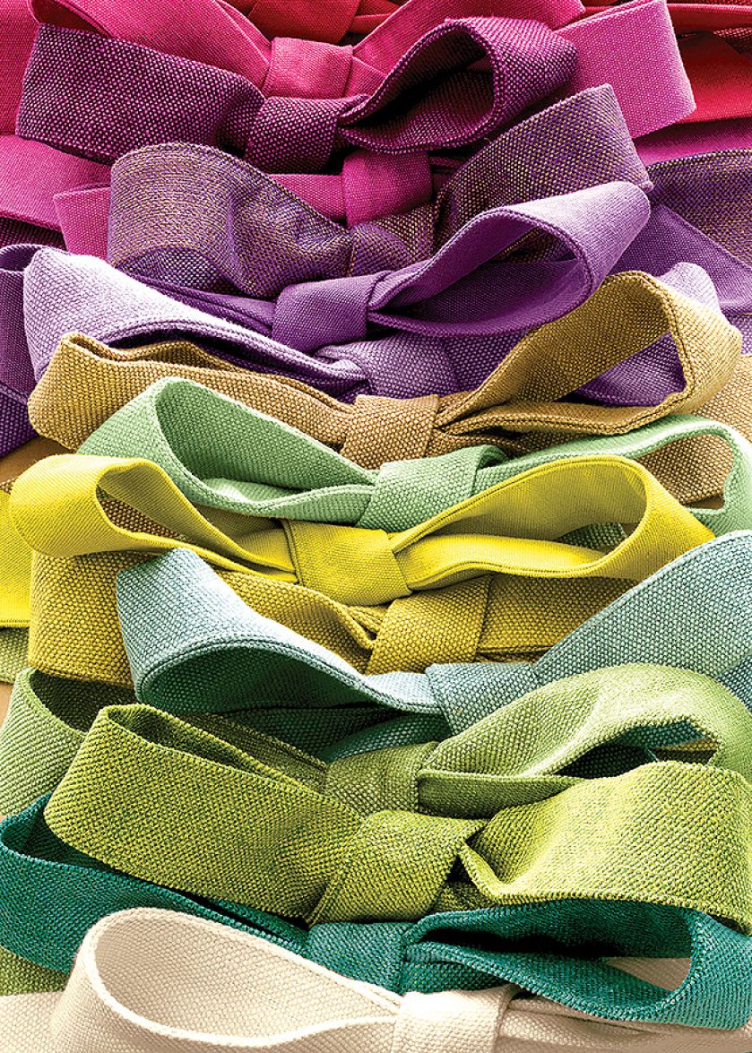 Propozycja do nowoczesnych wnętrz – białe i niebieskie kuleczki (u góry) albo ozdobne taśmy (niżej), COLEFAX FOWLER