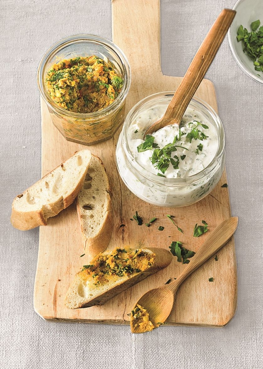 Dip z czerwonej soczewicy i pomidorów