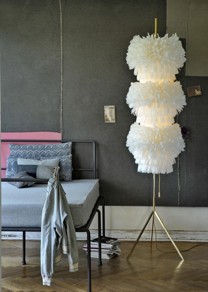 Lampa z piór, Heike Buchfelde. Niezwykła lekkość trendów: modne dekoracje z piór