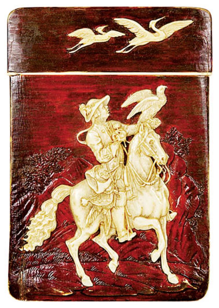 Bejcowana kość słoniowa zdobiona motywem jeźdźca z sokołem, wizytownik prawdopodobnie zrobili wspólnie chińscy i europejscy