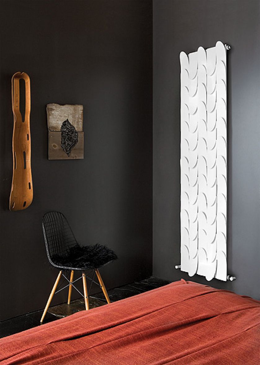 Skin ze stali węglowej, caleido. Kominek czy grzejnik?