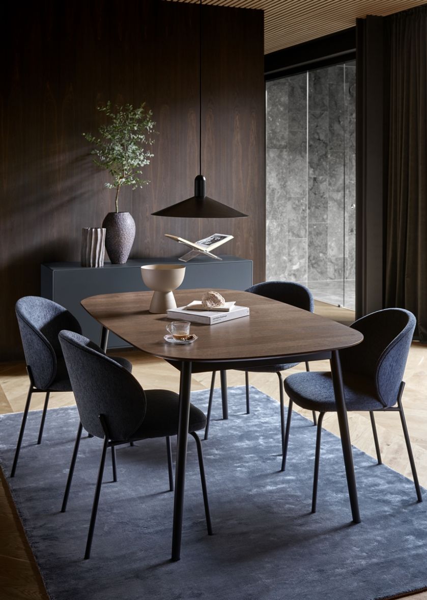 stół i krzesła do jadalni