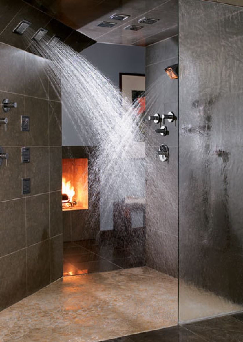 Prysznic i kominek - ogień i woda nigdy nie były tak blisko siebie