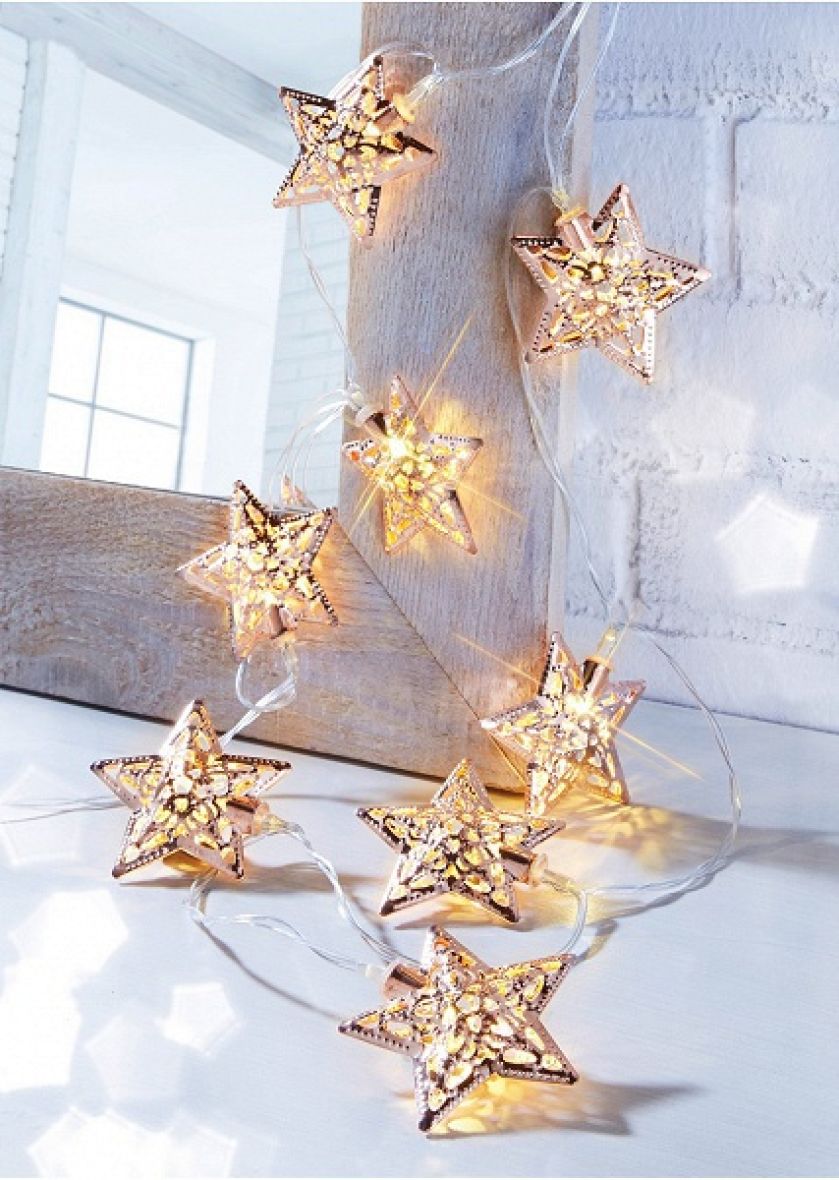 Jak udekorować okno na święta: pomysł na świąteczną dekorację okna