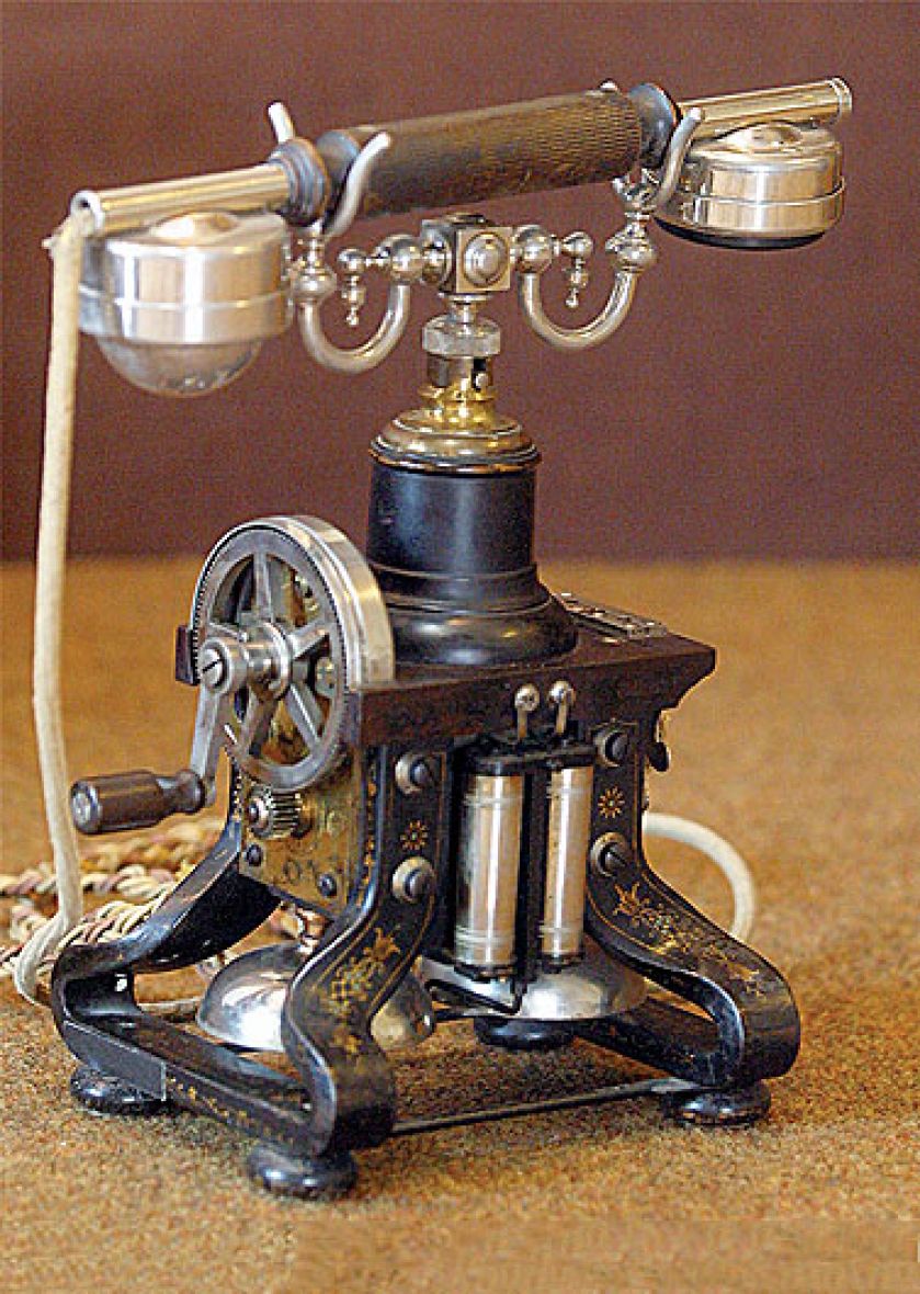 Pierwszy telefon z tradycyjną słuchawką, 1892 r., Muzeum Techniki/Ericsson