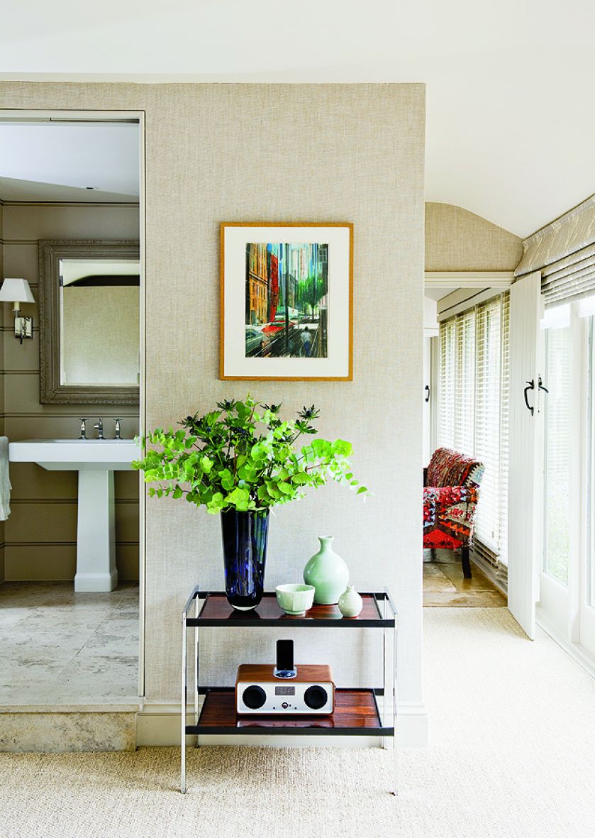 Dla Davida najcenniejszy w tym domu jest widok za oknem. Nawet nad wanną zaprojektował podłużny lufcik, aby patrzeć na