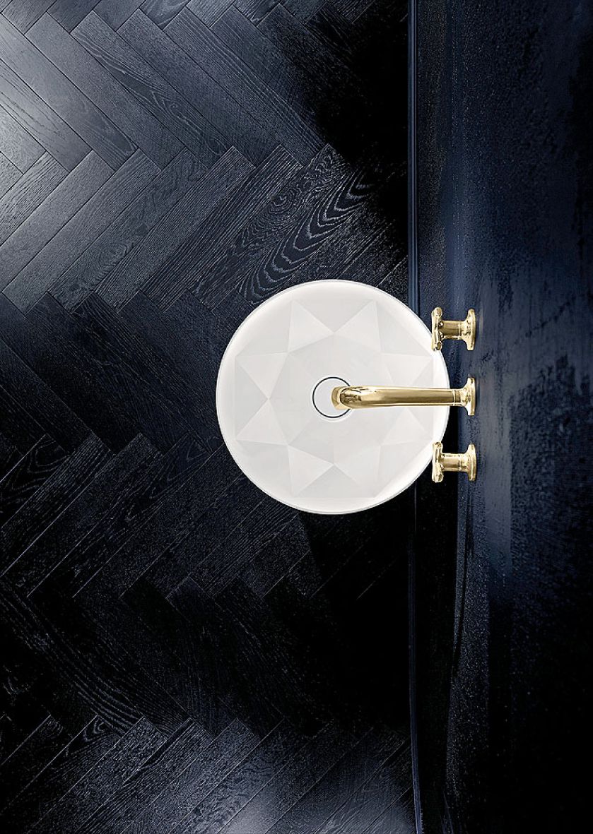 Niemiecki dizajner Kai Steffan stworzył biżuterię do salonu kąpielowego – nową umywalkę z postumentem Octagon,