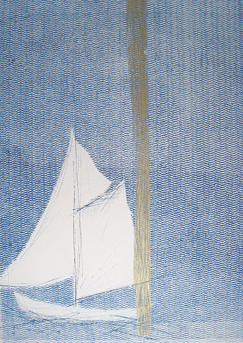 Dom nad jeziorem urządzony w stylu marynistycznym, w bielach i błękitach.