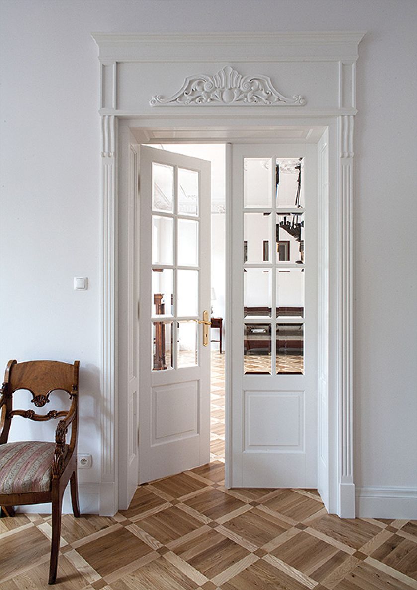 Drzwi sosnowe, wzorowane na okresie międzywojennym, płaskorzeźby wykonane ręcznie, Pracownia Stolarska Ryszarda Potrzuskiego