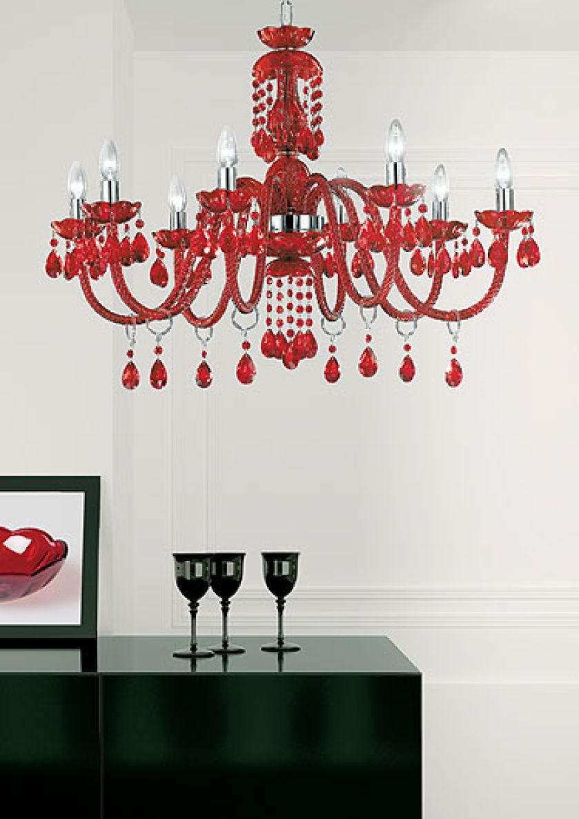 Z kryształu lub barwionego szkła (białego, czarnego, czerwonego i przejrzystego). Żyrandol ośmioramienny w