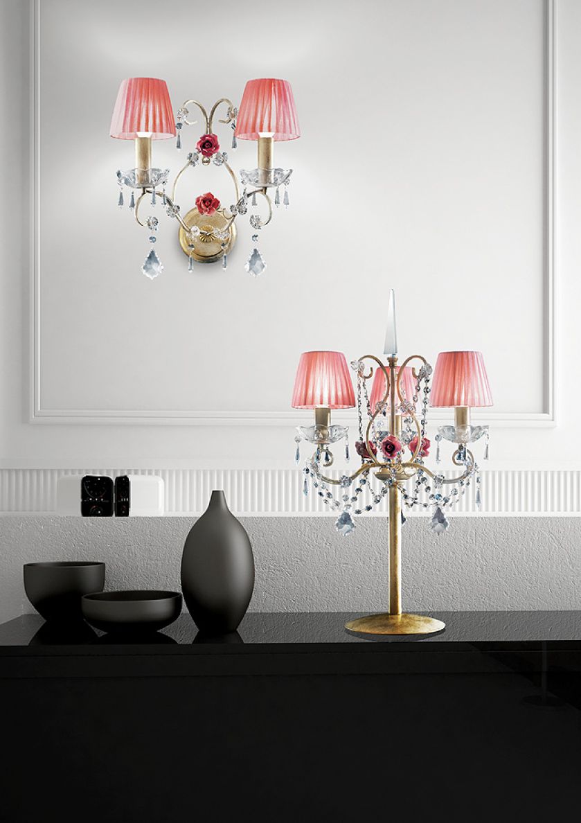 Kinkiet z serii 3089 z kryształami Swarovskiego i ceramiczną różą plus jedwabny abażur, 1045 zł, MASIERO