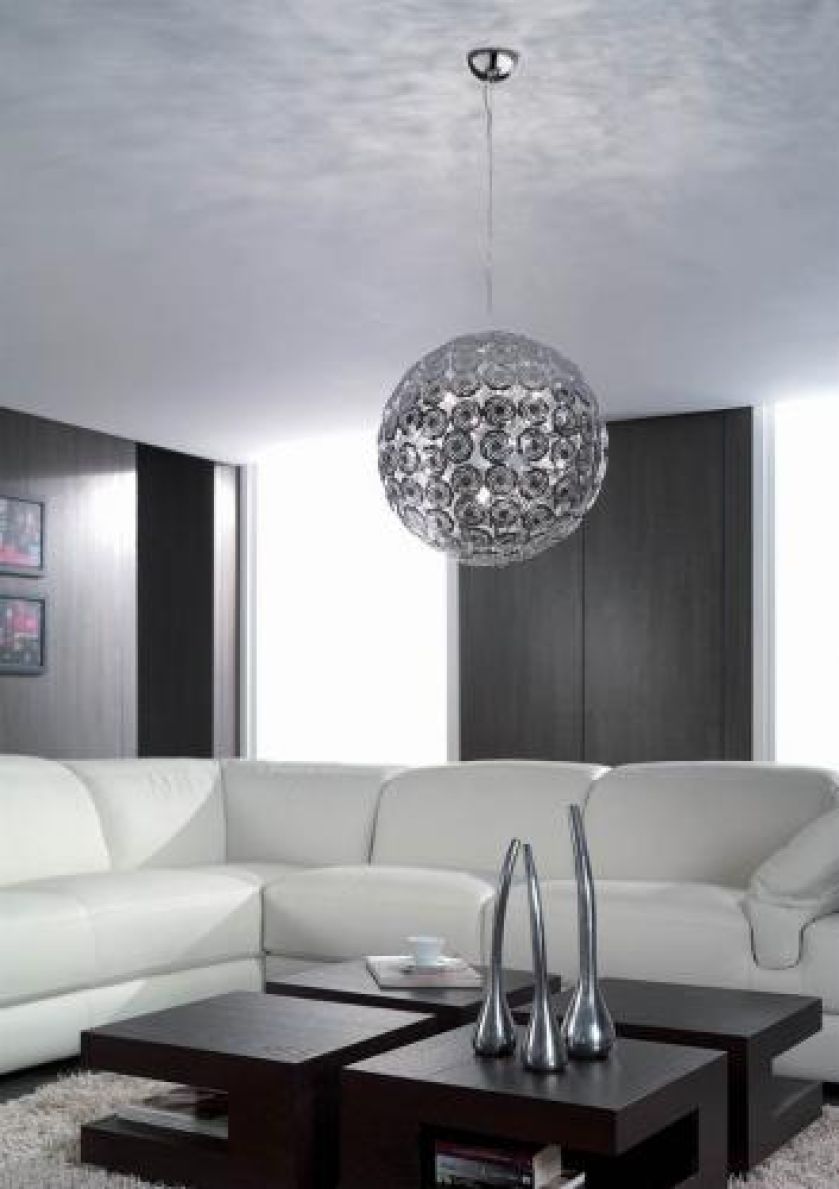 Grandi to metalowy żyrandol w kolorze chromu. MASSIVE