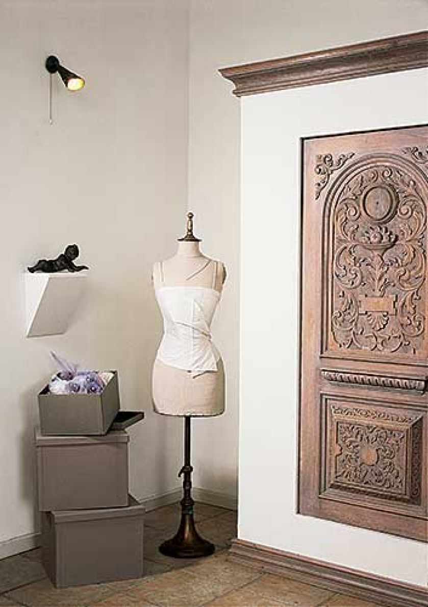 Jola potrafi tygodniami mieszać farby, zeby znaleźć idealny kolor dla swoich kreacji. Potem ozdabia je