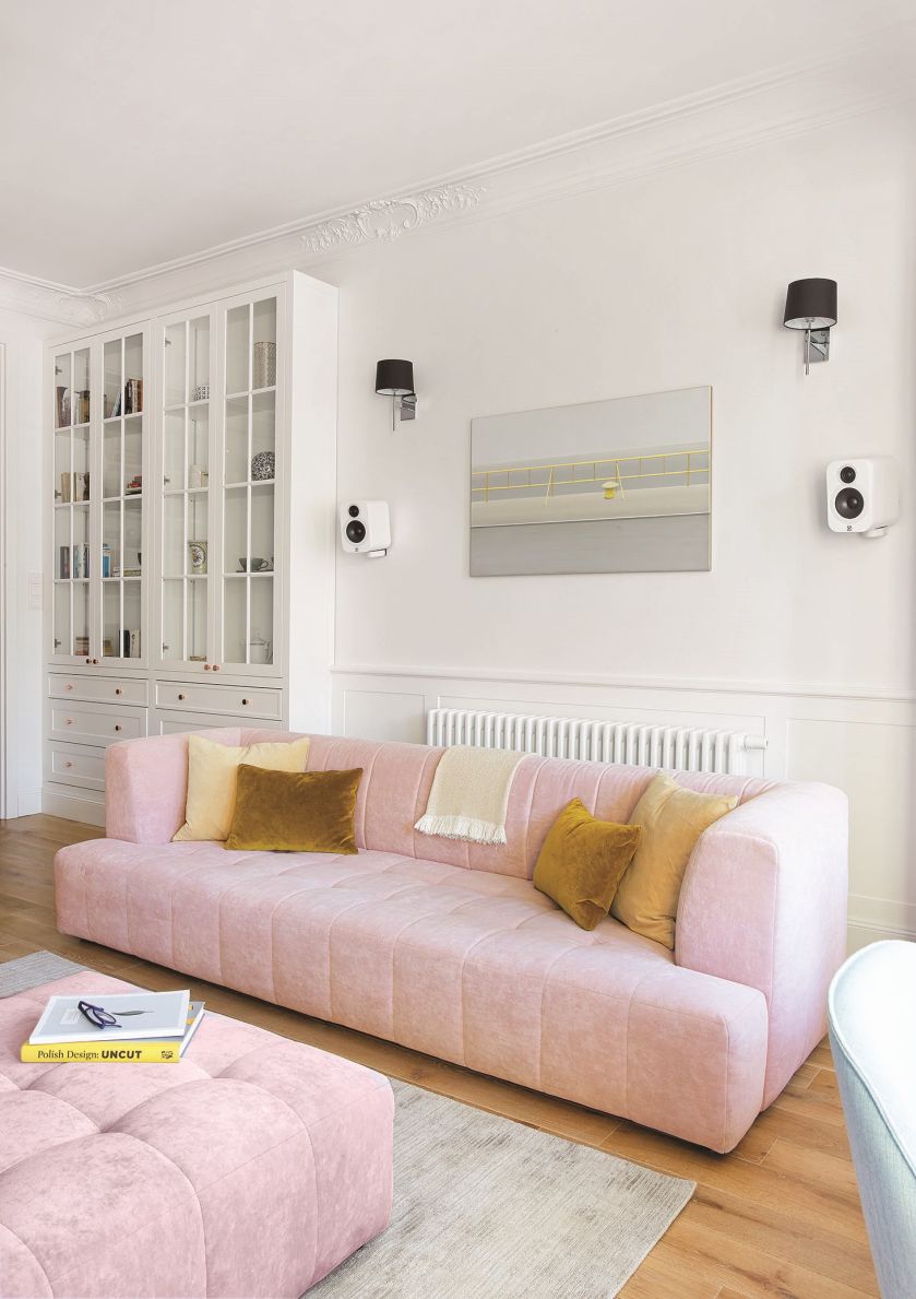 Klimatyczne mieszkanie w sopockiej kamienicy: sztukaterie, forniry i miedź