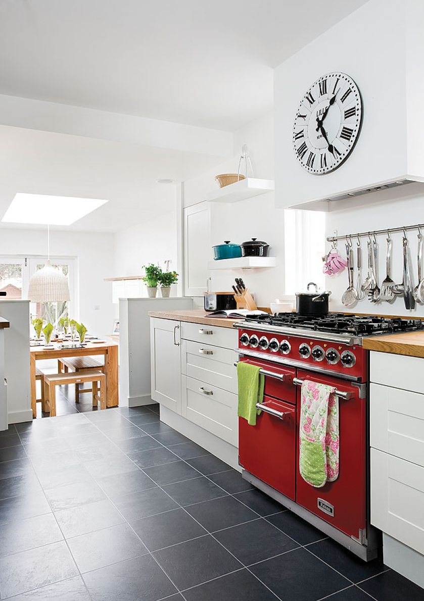 Kuchnia z czerwonymi frontami, model Deluxe, FALCON