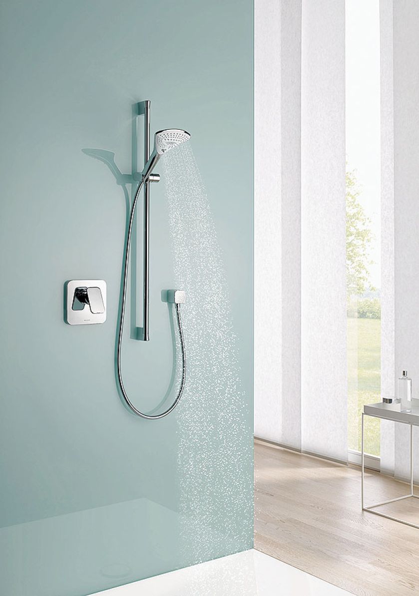 Dyskretna i minimalistyczna bateria natryskowa E2 z głowicą ceramiczną do montowania pod tynkiem. KLUDI