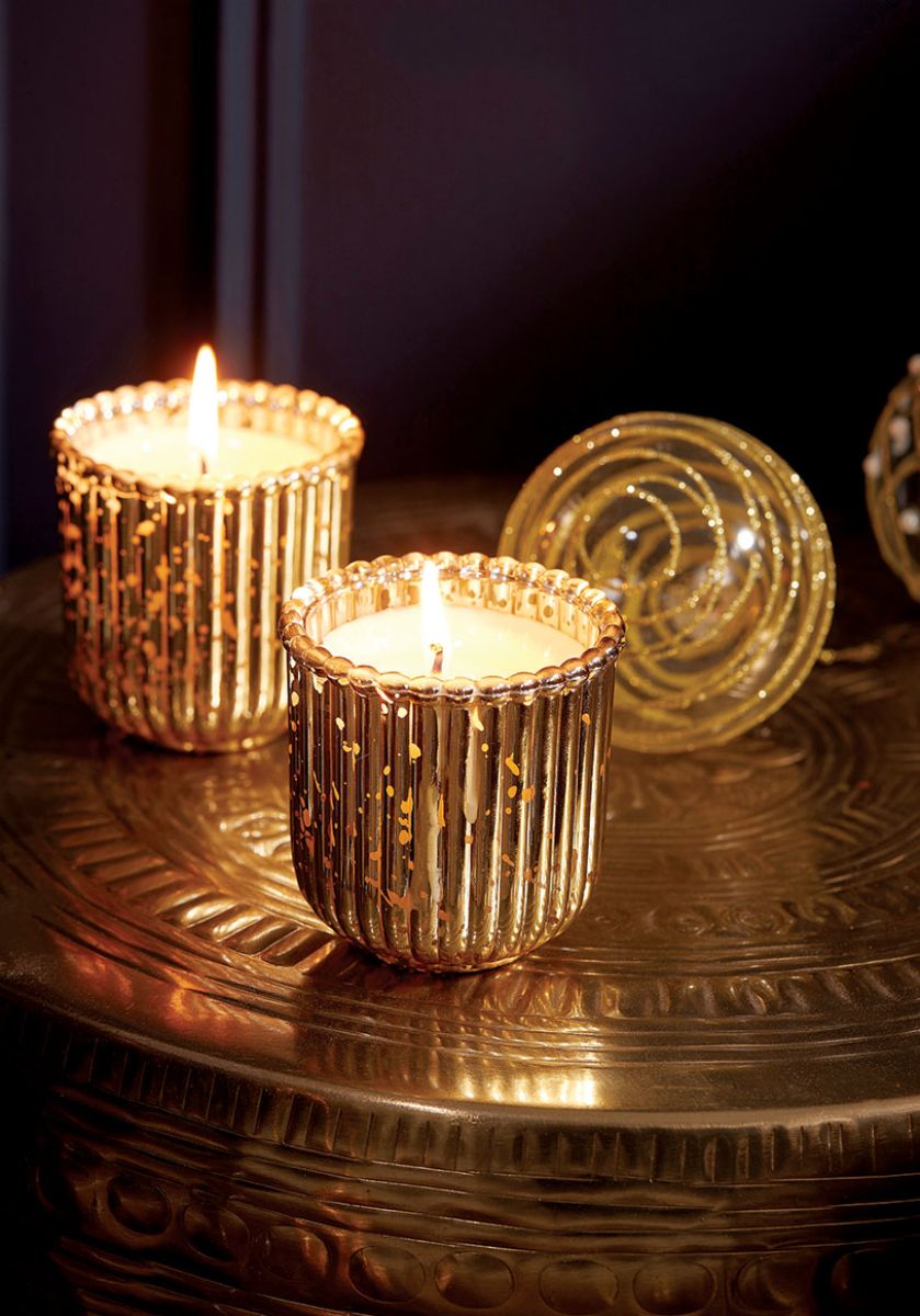 złote świecie na stół