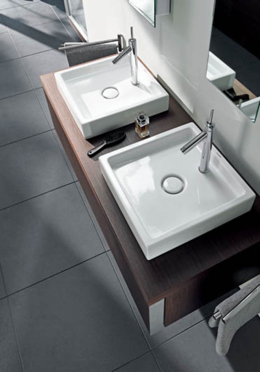 Do wyboru też okrągła i trójkątna. Cena netto - 475 euro. DURAVIT bateria Axor Starck, 2400 zł netto. HANSGROHE