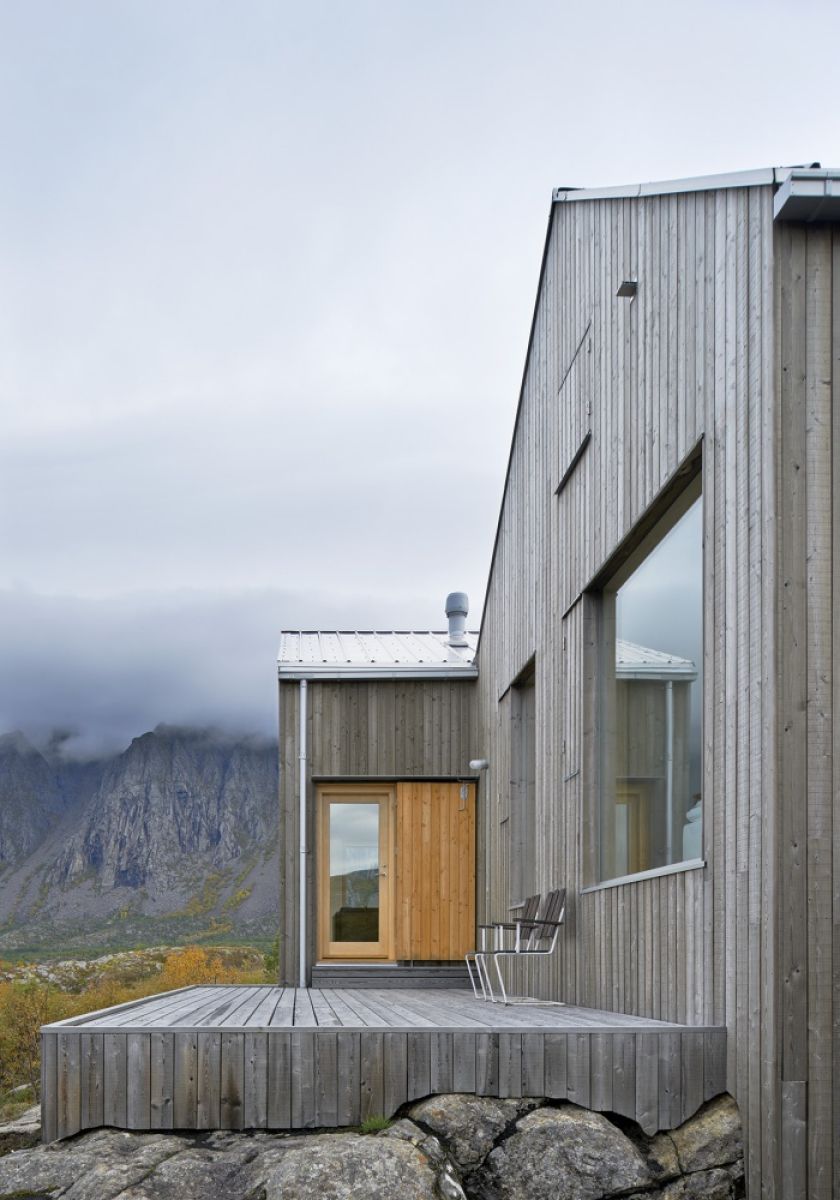 Skandynawska architektura – dom na skale zainspirowany rybacką chatą