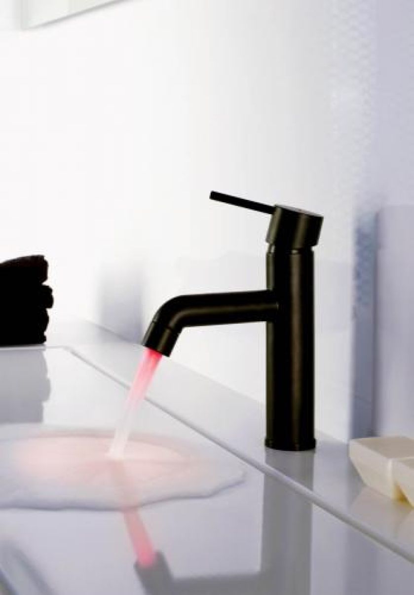 Oryginalna, bo czarna. Za baterię Sprint One włoskiej firmy Guglielmi zapłacimy 3500 zł. Woda, w