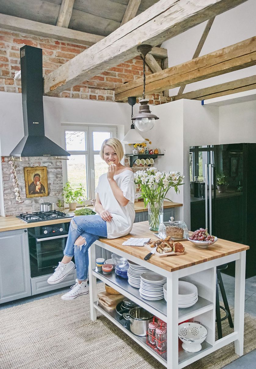 Dorota Szelągowska, dziennikarka, projektantka wnętrz. Jej ulubionym miejscem na ziemi jest dom na Warmii.