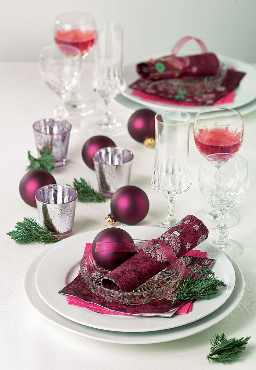 Nakrycie stołu wigilijnego. Jak udekorować stół wigilijny? Ponad 30 świątecznych aranżacji