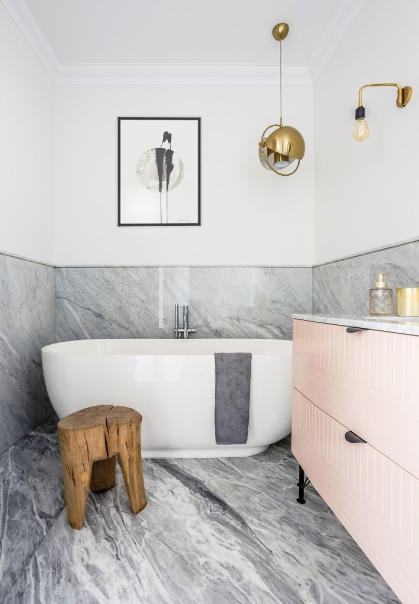 Doskonałe połączenie: francuski szyk i polskie rzemiosło w apartamencie