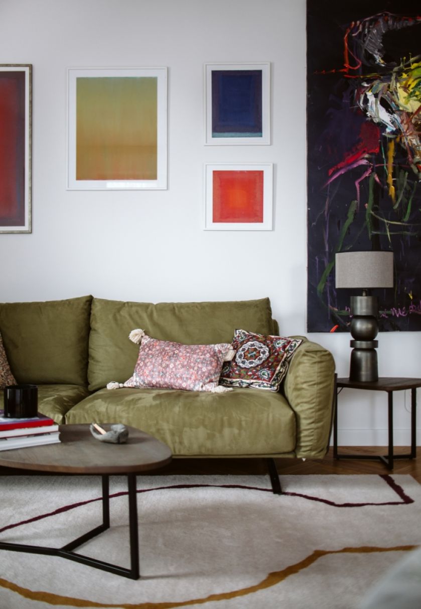 salon w stylu mid-century modern