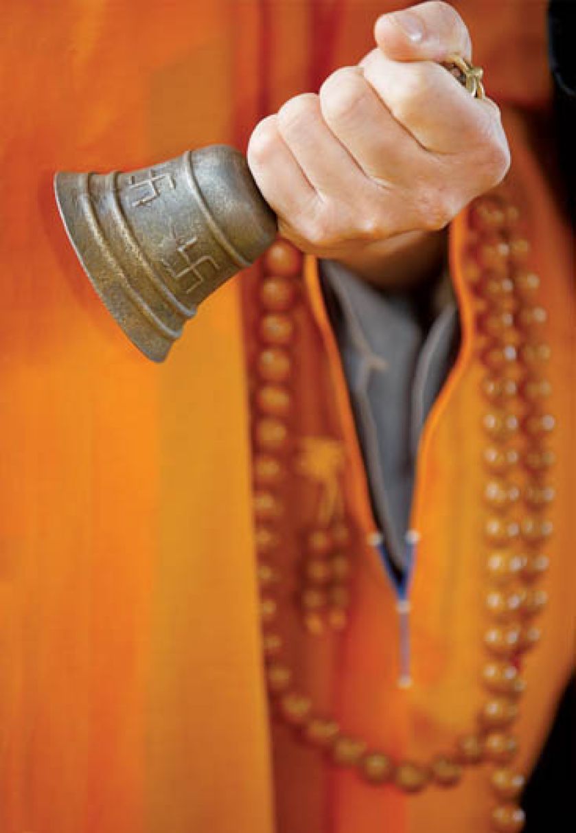 Buddyjski. Fot. Fotochannels. Dzwonek z kolekcji Lecha Pileckiego