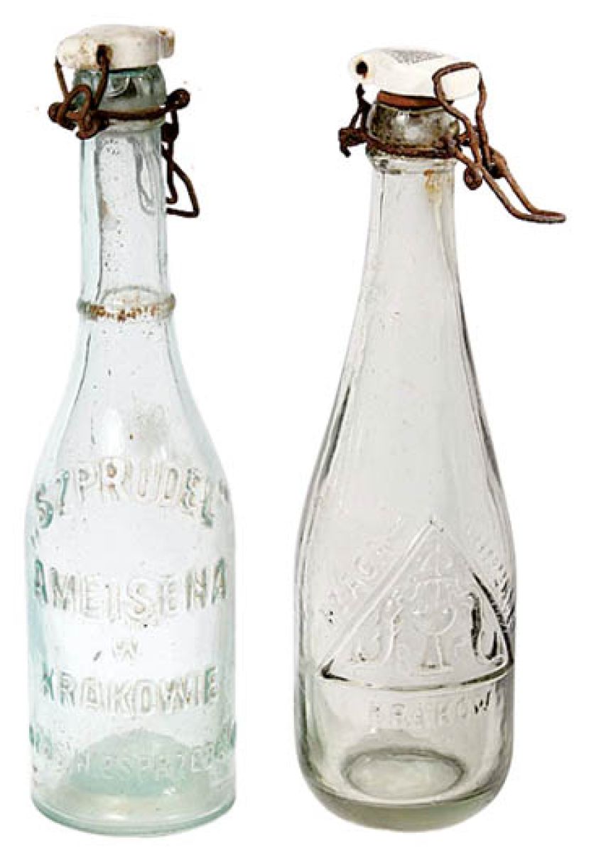 Butelki szklane, tzw. krachle, okres międzywojenny, Muzeum Historyczne Miasta Krakowa, fot. A. Wojtuń/Green Carrot.