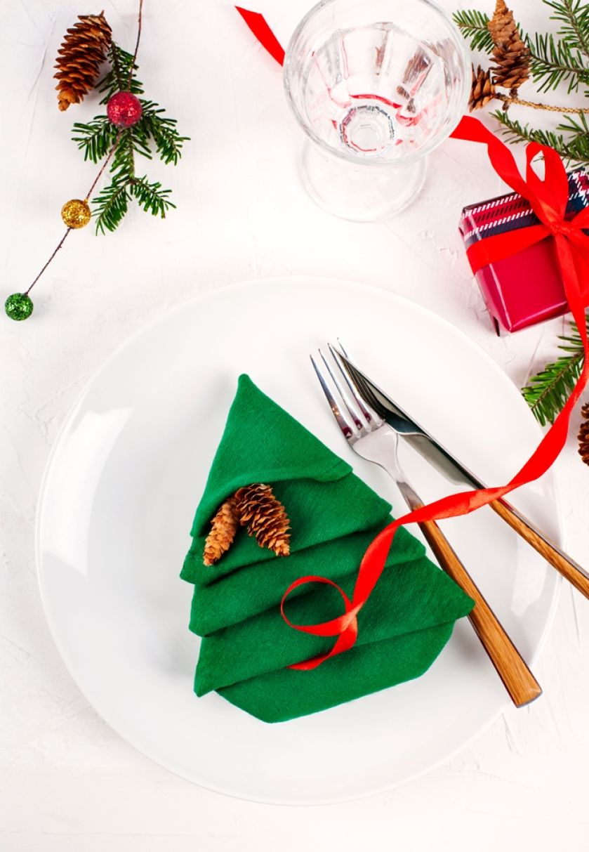 jak złożyć serwetki na świąteczny stół