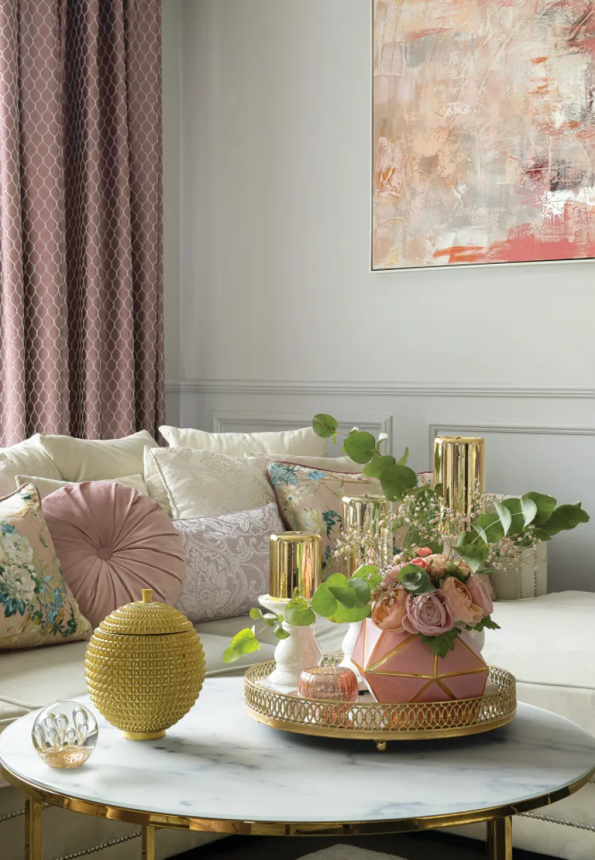 salon dodatki pudrowy róż i złoto