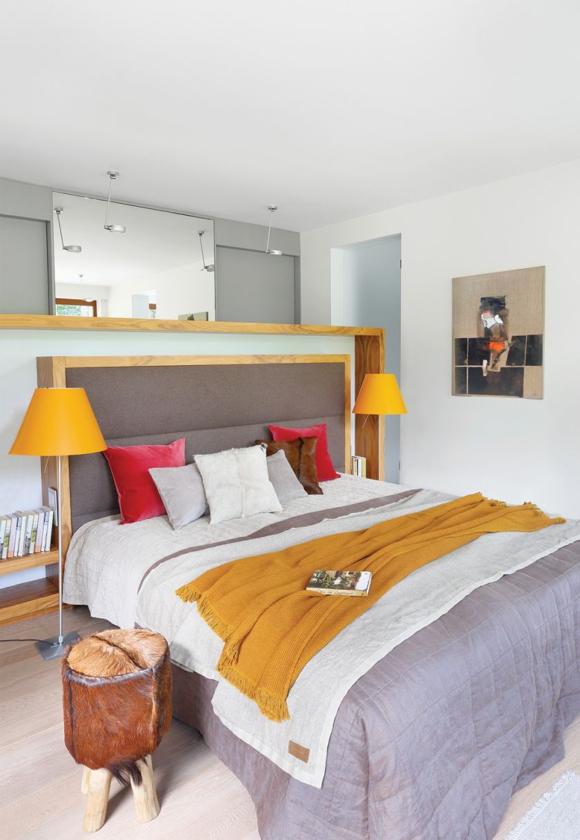 biała sypialnia z szarymi dodatkami