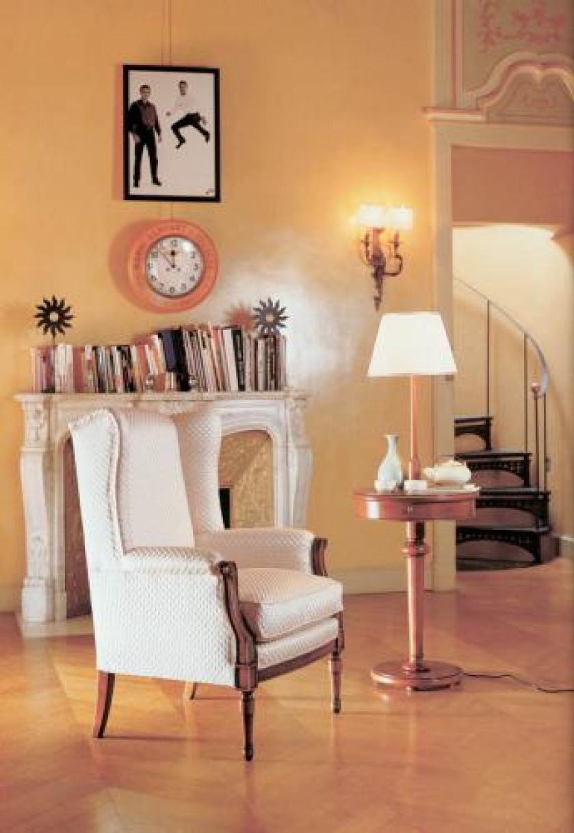 Kominek, książki i wygodny fotel. INTERSTYLE