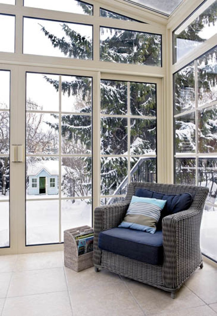 Oranżeria idealnie komponuje się z domem i ogrodem.