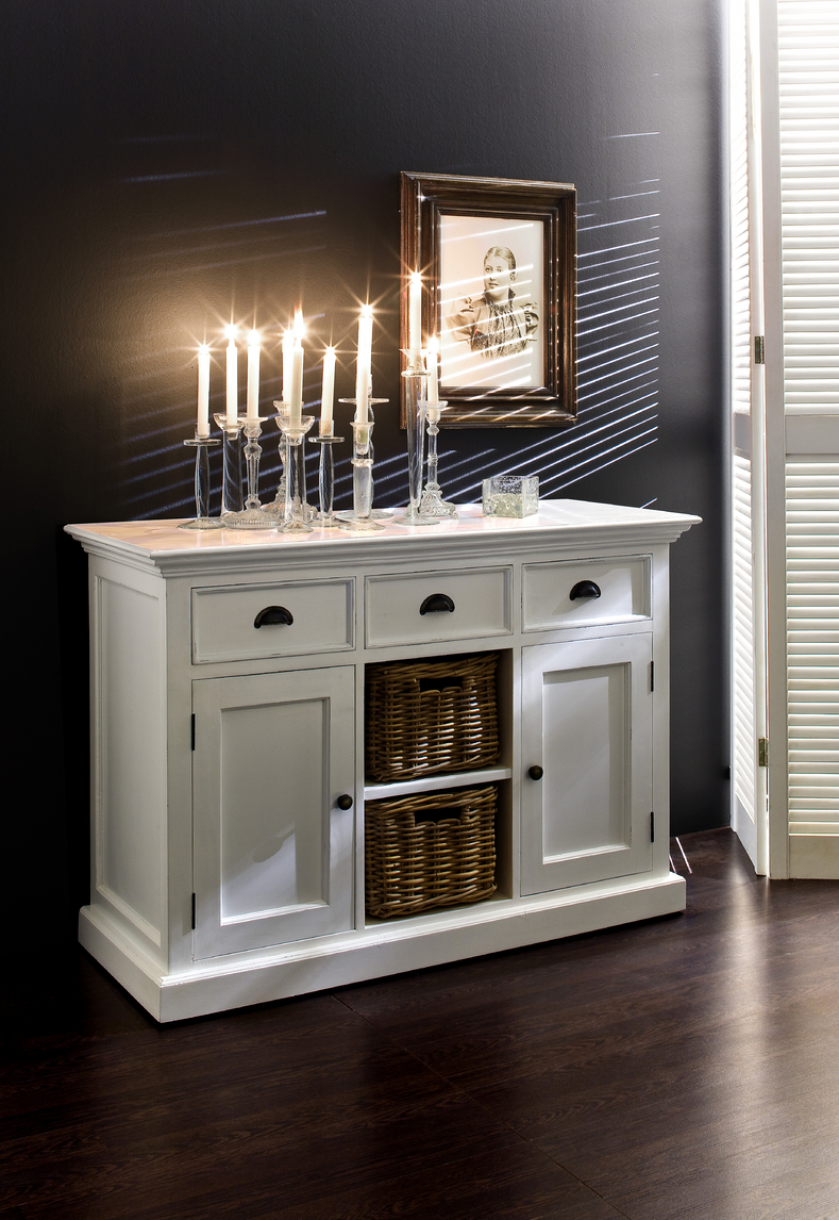 Meble Seart, kolekcja Halifax. Bielone i postarzane meble