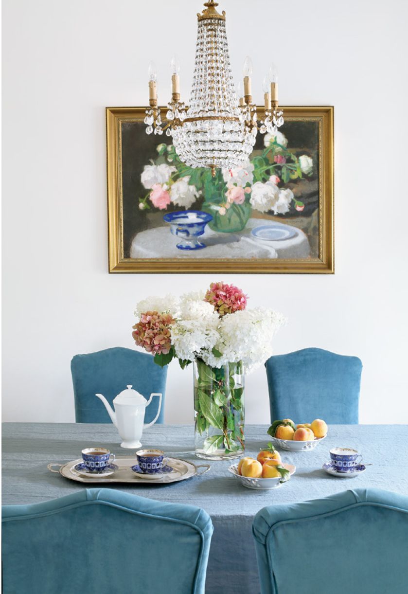 niebieskie dodatki do jadalni