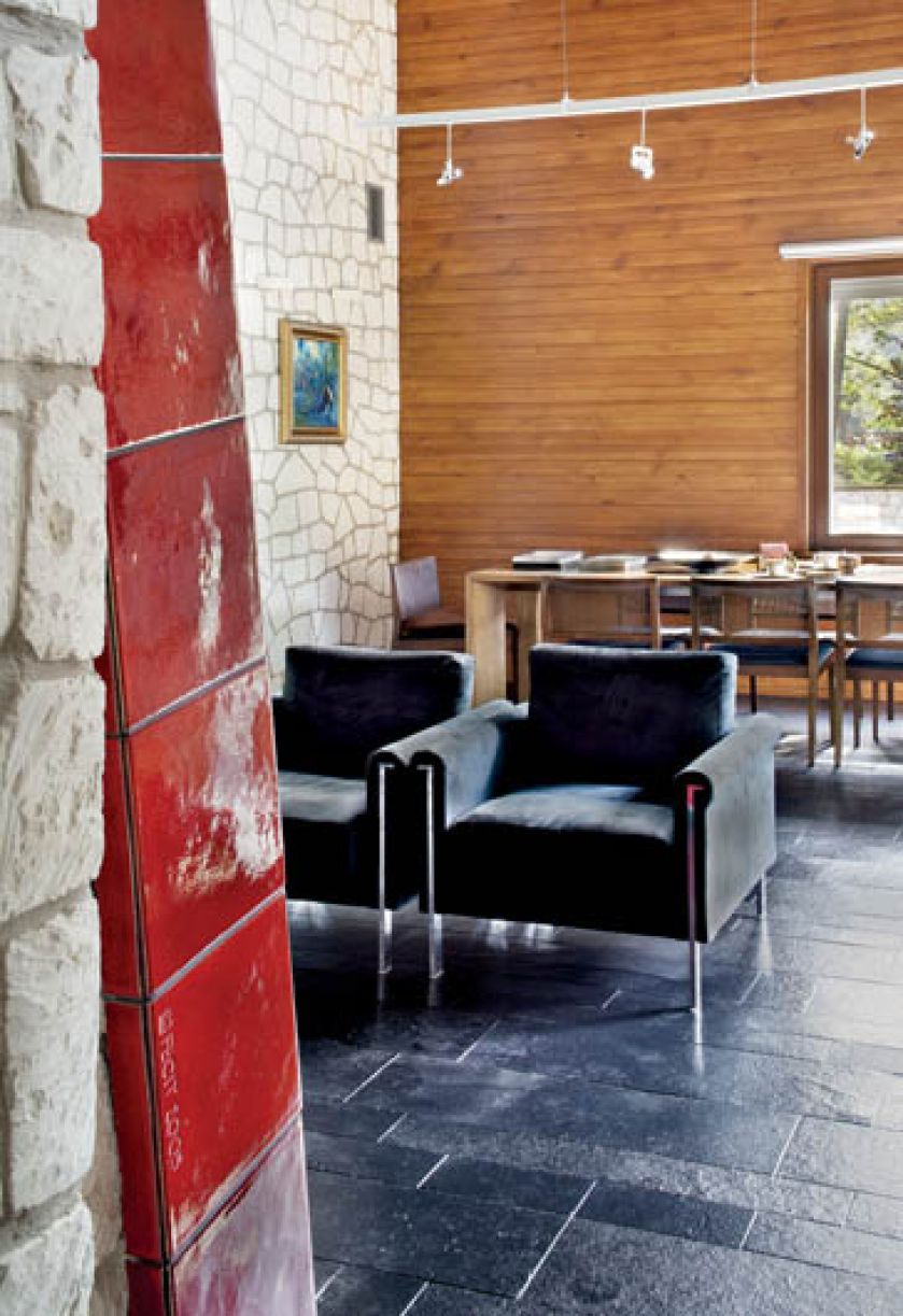 Czarne fotele z hiszpańskiej firmy Perobell.