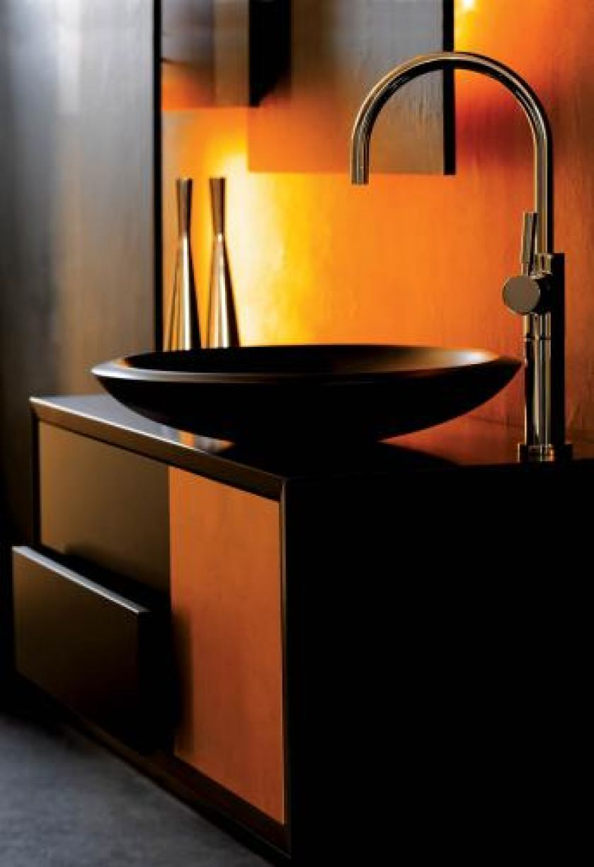 Umywalka Rondo z kolekcji Concert hiszpańskiej firmy Pomd or w kolorze czarny welwet. Cena 2782 zł. OMNIRES
