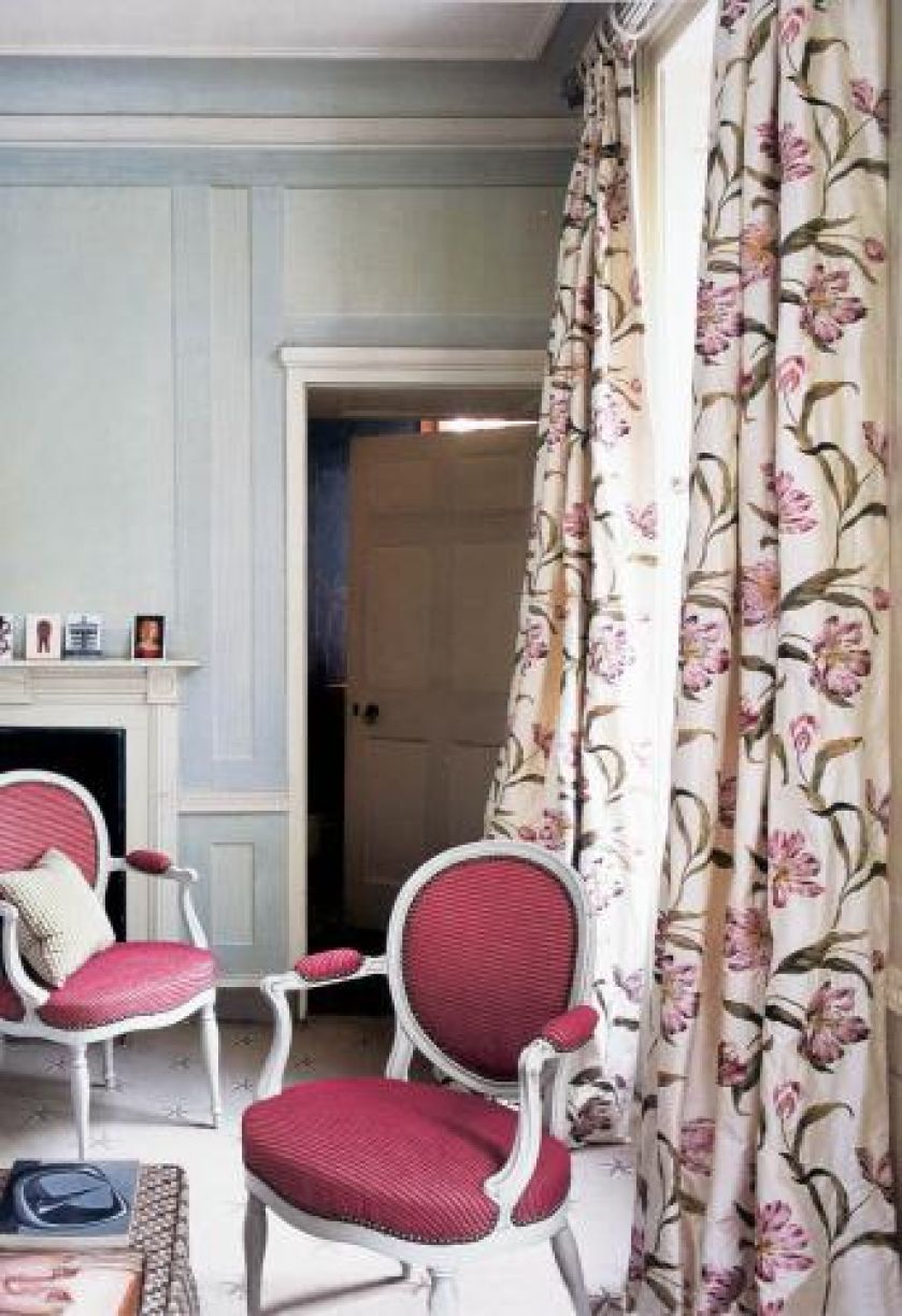 Wiosenna, naturalna tkanina z ornamentem kwiatowym w cenie ok. 360 zł/m.b. COLEFAX