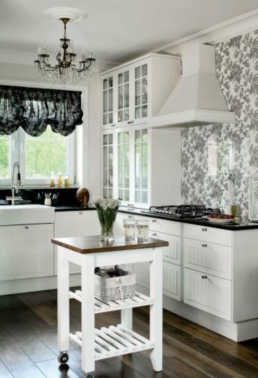 W kuchni dominuje biel. Orientem urządzone wnętrza