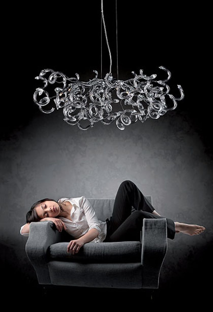 Genua z fantazyjnie giętego szkła i chromowanymi dodatkami kosztuje 2713 zł. elektromag Lighting