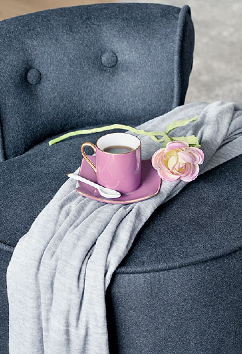 Najlepsze marki, stonowane kolory i odrobina glamour. Eleganckie mieszkanie w stylu francuskim.