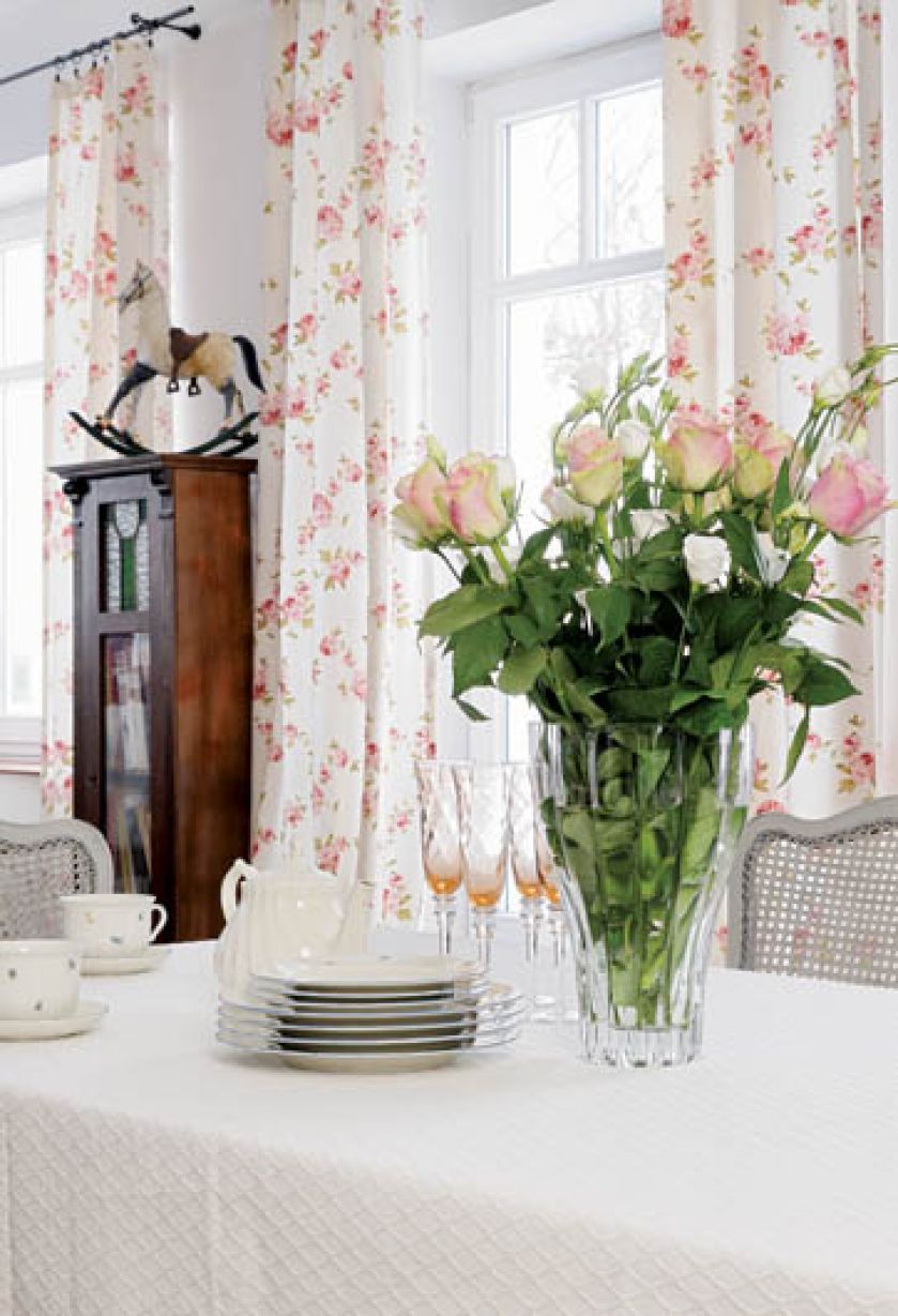 Starannie dobrane dodatki podkreślają stylowy charakter wnętrza.