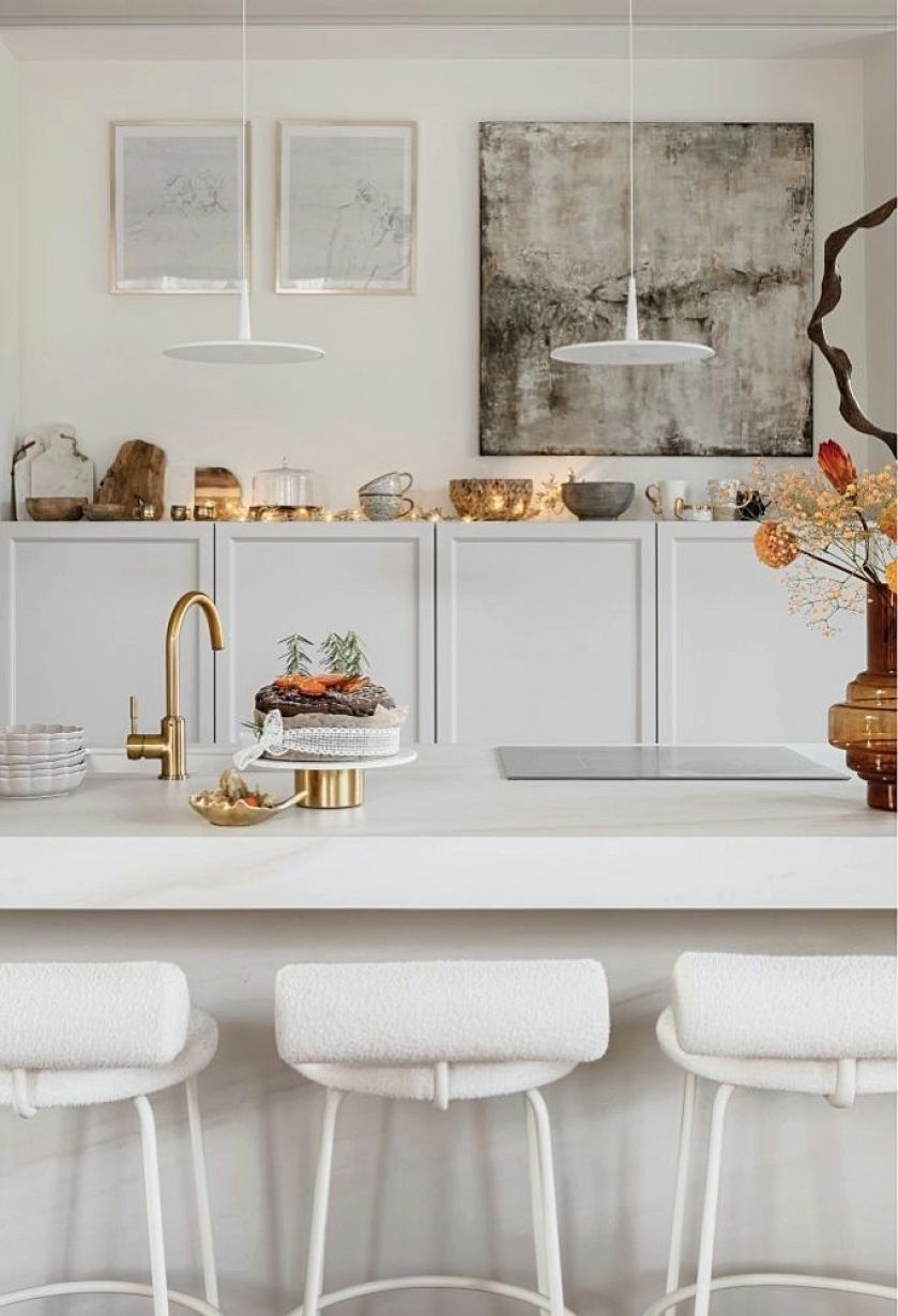 wyższe szafki stojące zamiast wiszących szafek w kuchni