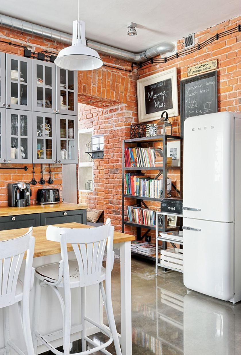 czerwona cegła w kuchni