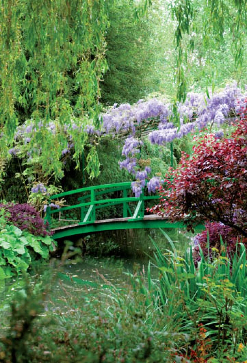 Słynny most Monet zaprojektował, wzorując się na japońskim drzeworycie.